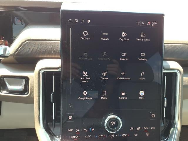 2025 GMC Yukon Denali - Photo 18