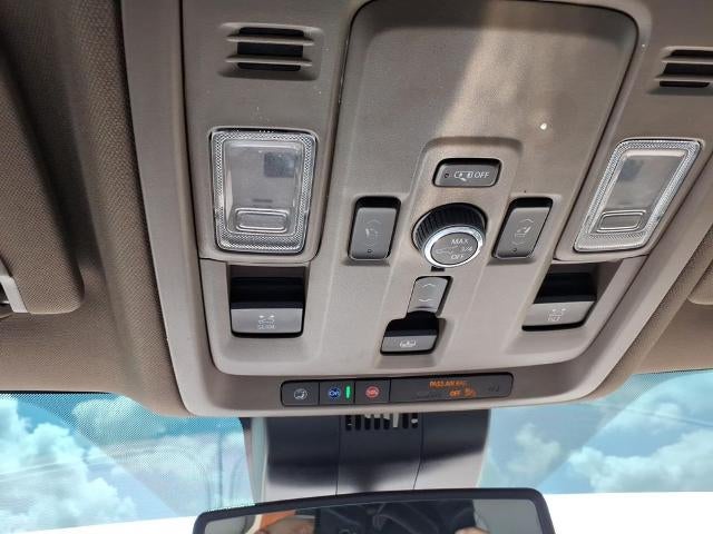 2025 GMC Yukon Denali - Photo 23